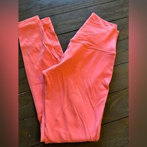 NWOT Lululemon Ladies Size 6 Coral leggings